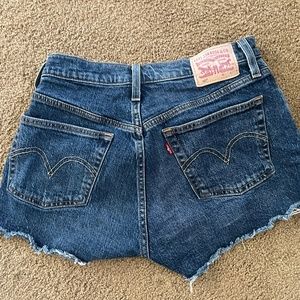 Levis 501 jean shorts size 28